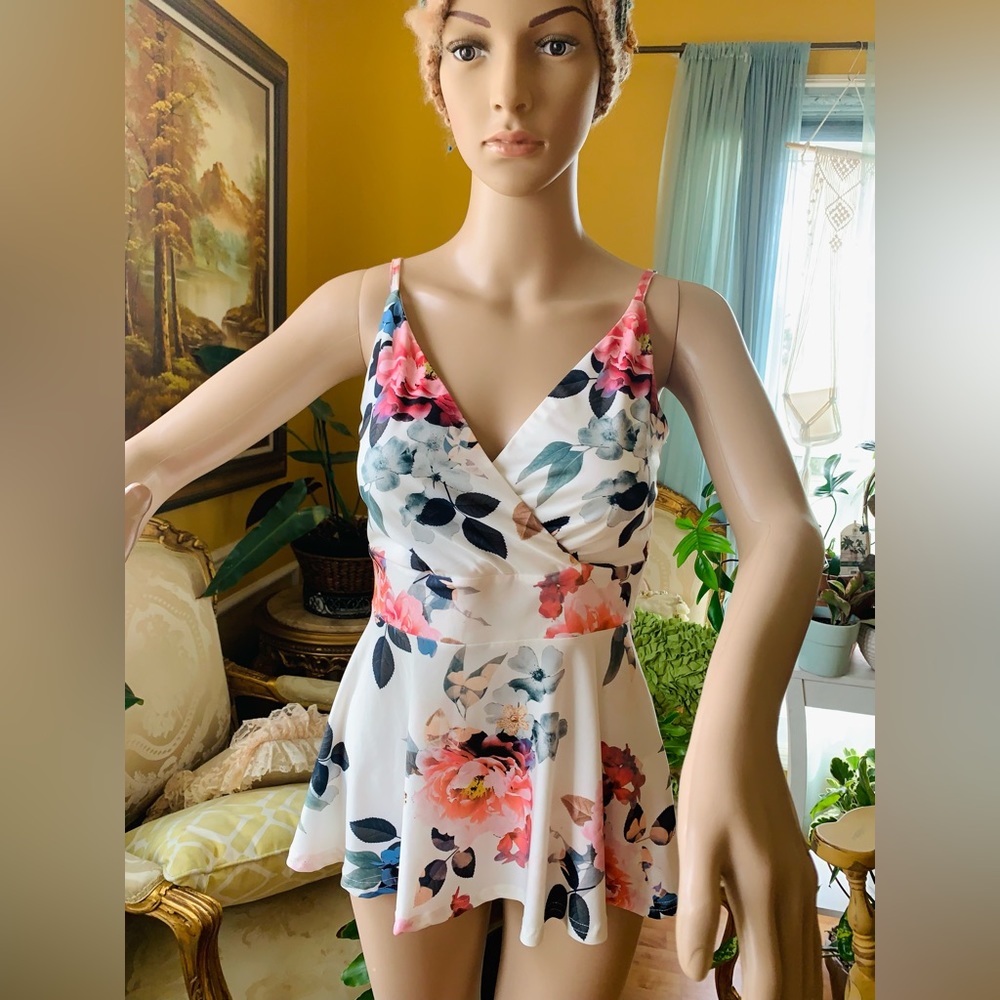 VENUS BRAND WOMEN’s CAMI TOP XS/S.